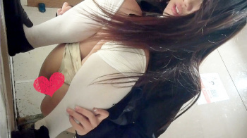 【eros2960トイレ盗撮】金隠しのない中国のトイレで放尿する姿を盗撮される若い娘の陰毛に覆われたマ●コを堪能する動画⑥【無】の画像