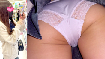 【upskirt3300逆さ撮りJK】お尻部分にレースを使った薄ピンクのエロPを撮られるふっくらマ●コとプリプリお尻がエロいJKの画像