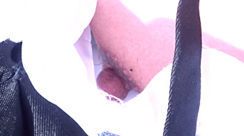 【eros2985乳首チラ】ニップレスなしでコスプレイベントに参加して未処理の乳毛とエロ乳首を撮られてしまう初心者レイヤーの画像
