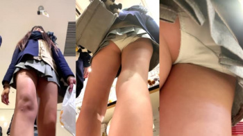 【upskirt3333逆さ撮りJK】なかなかにエロいギャルJKの美味しそうなすべすべの太ももとプリケツを覆う白Pを堪能する動画の画像