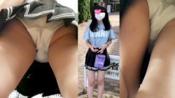 【upskirt3334逆さ撮り】薄いブルーのストライプ白Pを撮られちゃうエロいお股とプリプリの太ももがエロい若い娘の画像