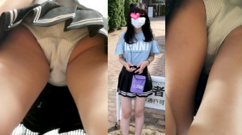 【upskirt3334逆さ撮り】薄いブルーのストライプ白Pを撮られちゃうエロいお股とプリプリの太ももがエロい若い娘の画像