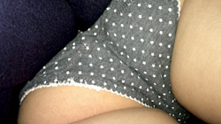 【upskirt3347逆さ撮りJK】エスカでめくりパンチラされ生Pとエロいプリプリのお尻を撮られちゃう6名のJKたちの画像