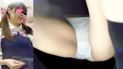 【upskirt3359逆さ撮り店員さん】接客中に薄いシルバーブルーのサテンPを撮られちゃうなかなかにカワイイ店員さんの画像