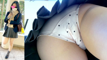 【upskirt3364逆さ撮りJK】シート付きの薄ピンクサテンPを粘着撮りされる白い太ももとプリンプリンなお尻がエロすぎなカワイイJKの画像