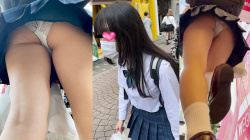 【upskirt3365逆さ撮りJK】縁がレースのエッチな白Pを粘着撮りされプリプリなお尻と太ももを晒してしまうJKの画像