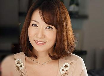 【牧原れい子】「おちんちん、ペロペロしていい？」美熟女にパンツを脱がされ、お口でネットリ淫語おしゃぶりされる夢の展開！の画像