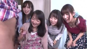 二階堂ゆり　一本のチンポをいたぶり尽くす痴女集団！チンポを剥き出しにしていじりまわす痴女母娘！CFNMの画像