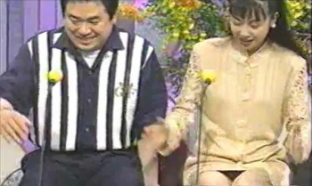 麻木久仁子のパンチラ動画の画像