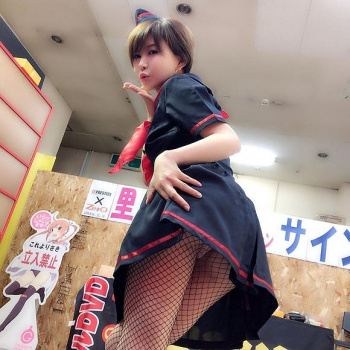 誘うコスプレ娘の露出が凄い★エロ画像50枚の画像
