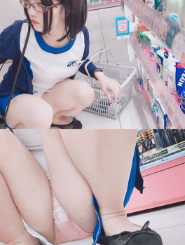 買物夢中でパンチラ見放題★エロ画像49枚の画像