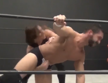 【金的プロレス】ルール無用のミックスファイト!! 女レスラーが執拗に金玉攻撃!! 一方的に男はやられる!!の画像