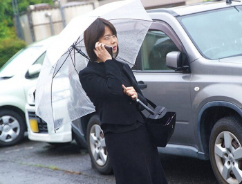 色っぽい喪服尻に欲情した男に尾行されEV内で即ハメで犯される巨乳妻の画像