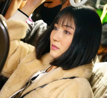 乗客全員グルの痴漢バスで強引に2穴開発をされた美女たちの画像
