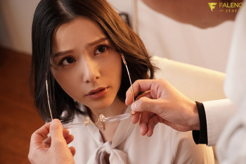 自分の犯した過ちのせいで生徒たちの性奴隷に堕ち犯され続ける美人教師の画像