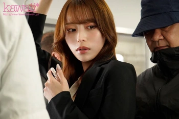 最新作【伊藤舞雪】痴漢師のテクに快楽堕ちしているところを生徒に盗撮され犯され続ける美人女教師の画像