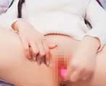 【無修正】爆乳の素人娘がローターを使ってオナニーしているとプシュッと潮吹き！【個人撮影】の画像