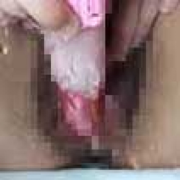 【無修正】激しいバイブオナニーで連続イキ！潮まで吹きながらもオナニーが止められない素人娘…の画像