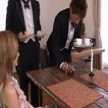 【無修正】まるでお嬢様の気分！？執事喫茶のサービスでクリ舐めクンニや電マ責め！思わず潮吹きしちゃう#8230;（ぽこっしー）女性向け無料アダルト動画の画像
