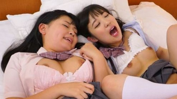 【援交3P】中年親父が金に物を言わせてJK二人を大人買い!笑顔で明るいSEXで若々しいマンコに中出し!の画像