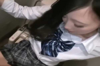 【無修正】可愛い今時JKと個室トイレ内でハメ撮りラブラブSEX!の画像
