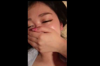 可愛い素人美少女がセックスして感じてる顔をアップで撮影!!の画像