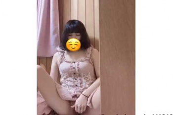 【無修正】濡れ濡れ淫乱オナニーをする自撮りした恥じらい映像の画像