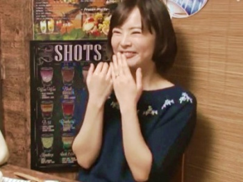 ＜熟女ナンパ＞相席居酒屋で笑顔が可愛いおばさんをお持ち帰り！ＮＴＲセックスで何度も激イキするＨが大好きな淫乱人妻を盗撮の画像