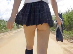 ＜JK＞むっちりデカ尻まる見えＴバックのパンチラに絶対領域！きわどすぎる女子校生のパイパンま●こが激シコ！過激すぎるイメージビデオの画像