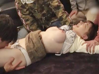【恩人NTR】『ひどいよ…』イジメから助けてくれた美乳美少女を不良達が輪姦！悲惨な幼馴染にウツ勃起！一緒に強姦した糞な僕の画像