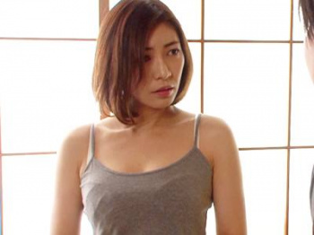 ＜近親相姦＞『ダメ！親子なのよ？』連れ子に迫られ犯される人妻熟女！父親から義母をNTRレイプ！種付け中出し【瞳リョウ】の画像