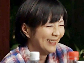 ＜熟女＞『おばさんをからかわないで♡』夏のキャンプで羽を伸ばす巨乳人妻が若者にナンパされママ友に内緒でぬけがけ浮気SEXの画像