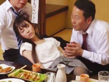 ＜泥酔NTR＞酒にも押しにも弱いボイン人妻が宴会で上司や男性社員に酔わされレイプ被害に！ハメ撮りした録画が夫にバレ…の画像