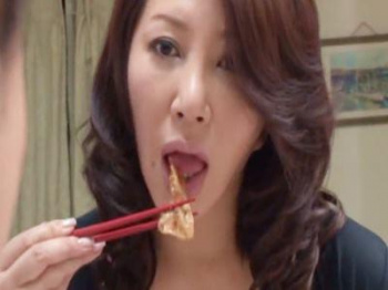 ＜四十路熟女＞童貞に悩む息子のため近親相姦を許したお母さん！ママのむっちり巨尻と巨乳ボディを抱いて筆おろし母子相姦の画像
