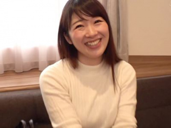 ＜人妻＞素人妻が童貞君と密着混浴！母性溢れる奥様がカチカチにズル剥けたDTち●ぽに赤面発情！優しく筆下ろし中出しSEXの画像