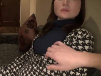 ＜人妻＞夫に抱かれなくなった四十路熟女！上品で貞淑なパイパン美魔女が若い巨チンの快感に絶叫！ハメ撮り中出しセックスの画像