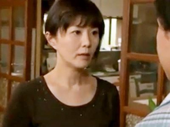 ＜ヘンリー塚本＞『俺の使ってよ』連れ子に欲求不満を見透かされ犯された人妻熟女！近親相姦レ●プで快感に抵抗できないおばさんの画像