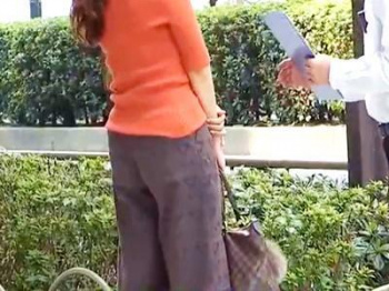 ＜人妻ナンパ＞脱がすとむち巨尻に少したるんだ身体が卑猥な四十路熟女！熟れ具合最高の正統派美魔女をひぃひぃよがらせ中出しの画像