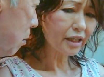 ＜ヘンリー塚本＞『ダメよ！たけしが帰ってきちゃう』義父と息子とまぐわう巨乳熟女！ナイスバディ美魔女の近親相姦【里中亜矢子】の画像