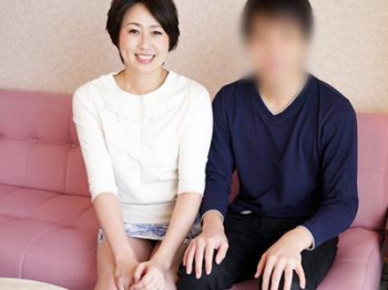 『お母さんに何するの！』実母を女として意識していた息子に迫られ近親相姦！ムチムチ四十路熟女が卑猥に中出し母子姦♥の画像