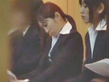 ＜閲覧注意＞就活中の真面目なJDが男達の餌食に！人格破壊の集団レ●プ！怯えるお姉さんを容赦なく凌辱！胸糞中出しヤリ捨ての画像