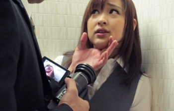 #閲覧注意 狙われたOLは犯され撮影される『お願い・・・許して・・・』 周防ゆきこの画像