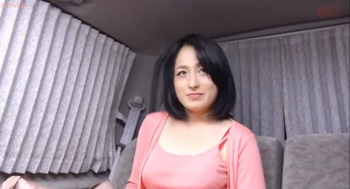 美熟女パンチラアルバイトナンパ!聖職者なのにご無沙汰ボディを弄られてペニスを咥える女教師の痴態【浅見草太】の画像