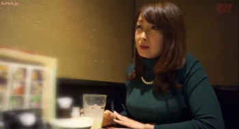 SNSでセフレを探すセックスレス奥様は見られたがり!撮影されながらの他人棒セックスで欲求不満爆発アクメ【浅見草太】の画像