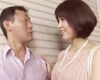 『ずっと私の事いやらしい目で見てましたよね!?』痴漢しようとしたら逆に痴女られたっ!淫乱人妻にチン汁#038;男潮をまとめて抜き散らかされた男 真木今日子の画像