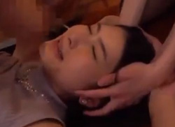 親友に裏切られて顔射レイプされる本庄鈴！美しい顔が台無しｗの画像