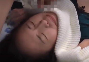 人生初のポルチオイキ!最後はお顔にフィニッシュされちゃう彼女wの画像