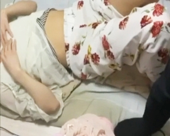 ベロベロになって帰って来たJD妹の乳首をシゴいてみた結果wの画像