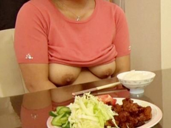 ぽっちゃり巨乳マザー！色黒の日焼けしたおっぱいがエロスな熟女人妻が息子と背徳の近親相姦！の画像