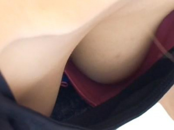 《素人個人撮影》野外アンケートで神おっぱいお姉さん降臨！乳首丸見えの素人ギャルを街撮り盗撮！！巨乳/胸チラ/ヤバイやつの画像